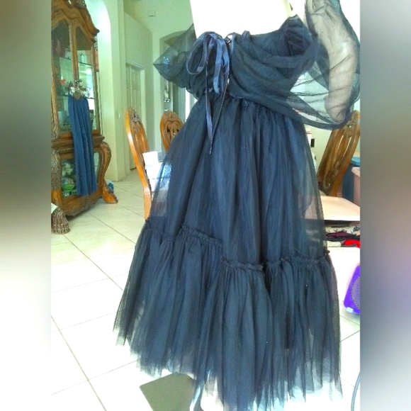 BNWOT BOUTIQUE GOTHIC DRESS TULLE / VERY VERY WIDE BOTTOM CORSET TOP(AMAZING) LG - Picture 2 of 15